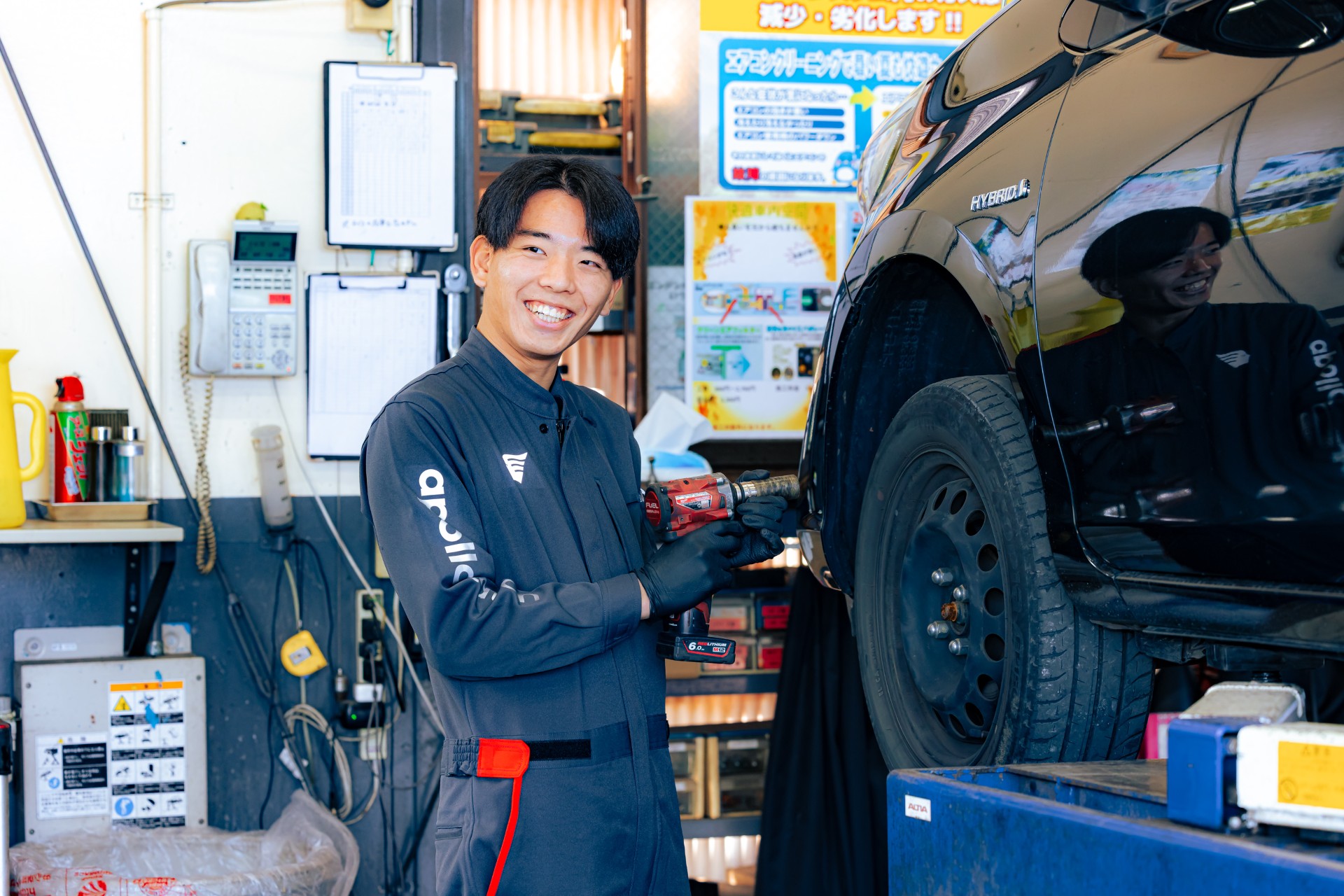 立会点検の様子|カーファクトリー幕張店